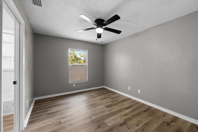 Building Photo - 37745 Walker Aly