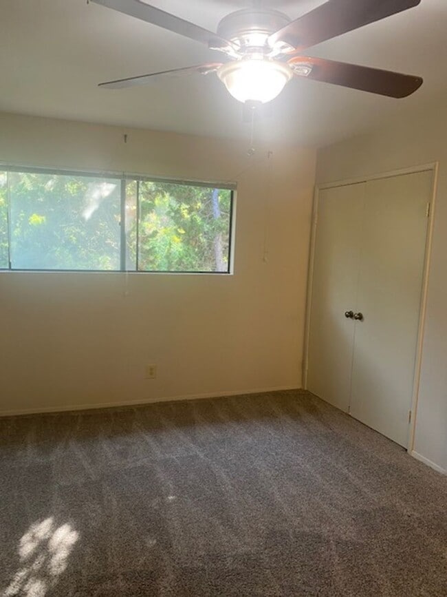 Building Photo - LOCATION, LOCATION 2 Bedroom 2 Bathroom Condo