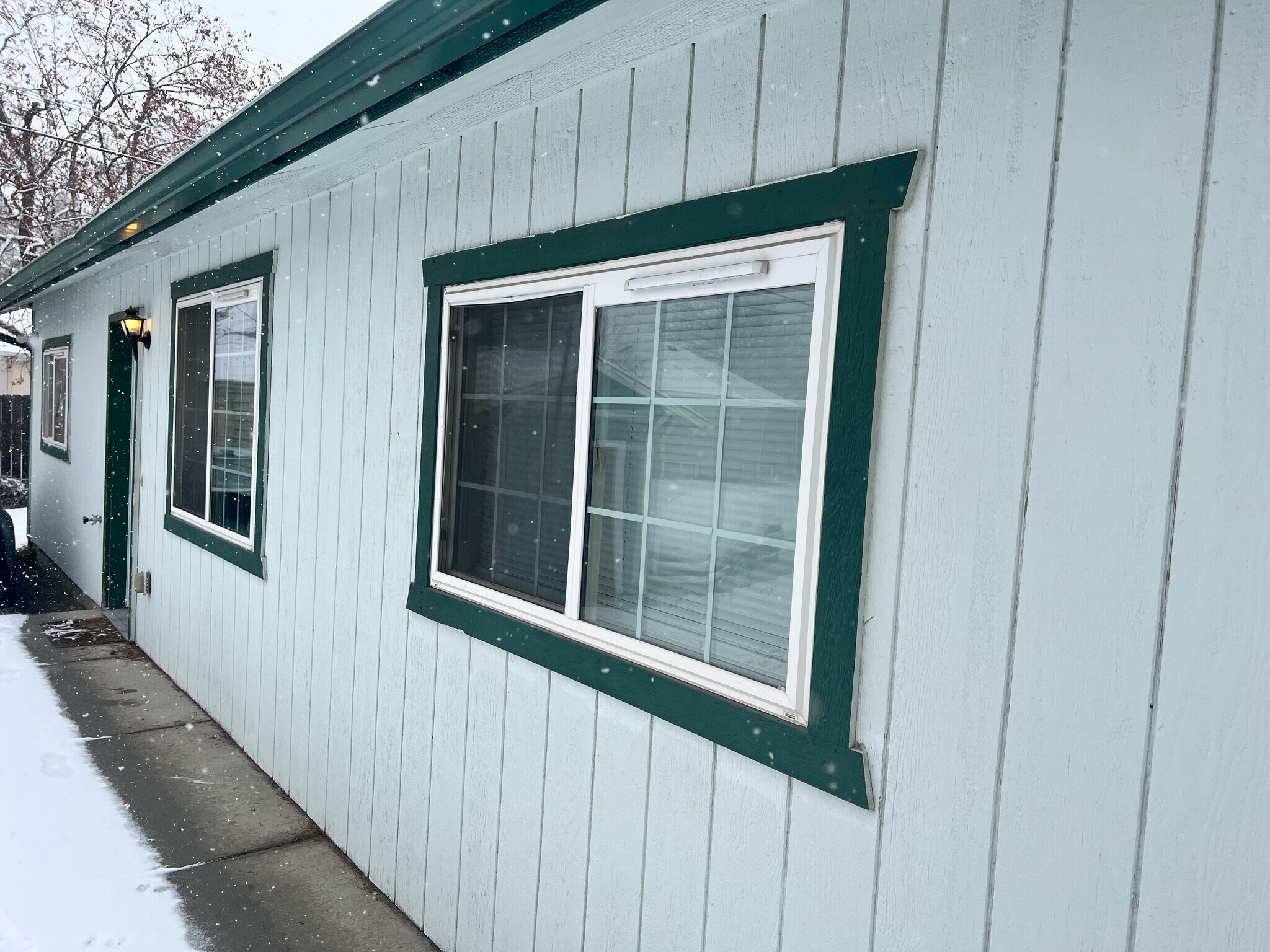 Building Photo - 33 E Lacrosse Ave