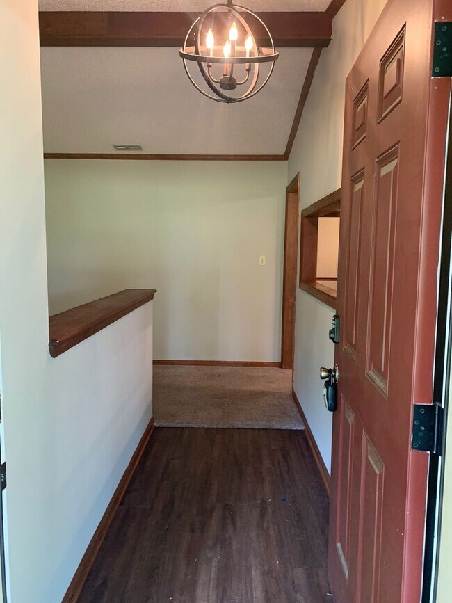 Building Photo - !!$500 off First months Rent!! Private 1-Acre Retreat with Pool, Screened Porch & Spacious Interior