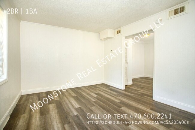 Building Photo - Spacious 2-story townhome apartment in Eas...