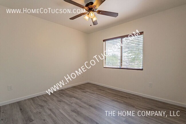 Building Photo - 6645 E Gehrig Ln