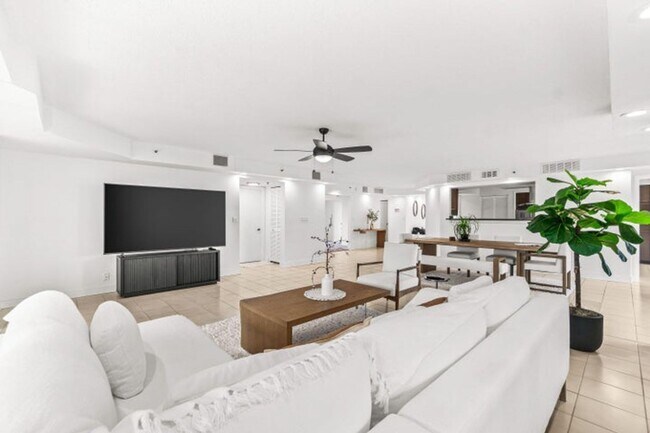 Building Photo - 7201 Promenade Dr