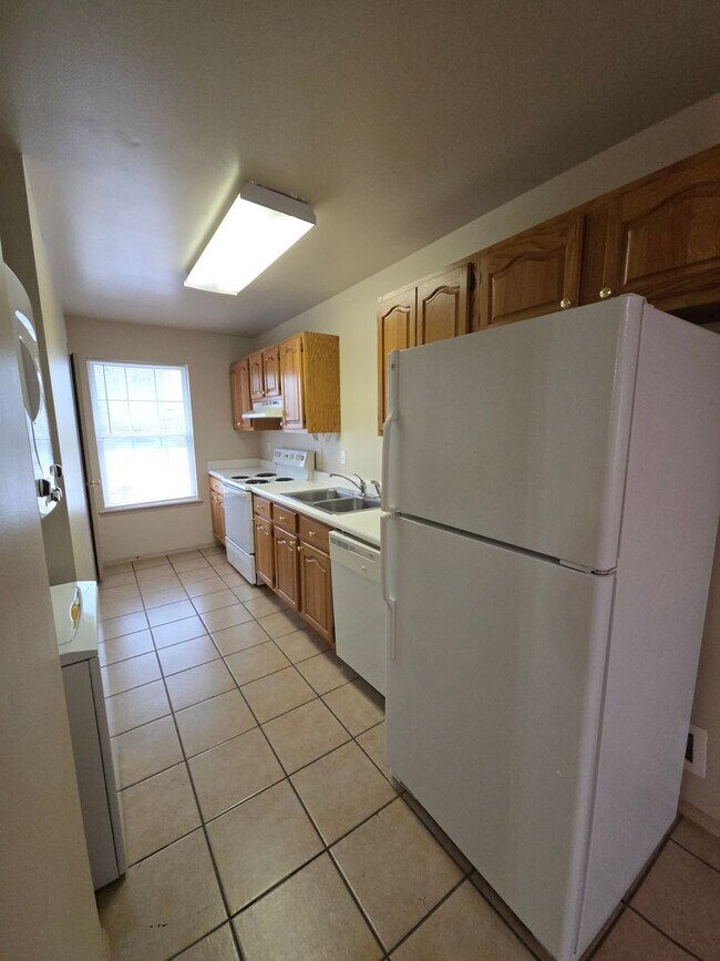 Building Photo - 705 E J St