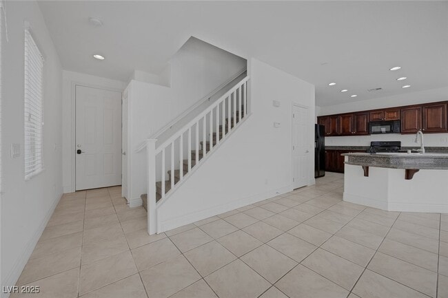 Building Photo - 155 Water Hazard Ln
