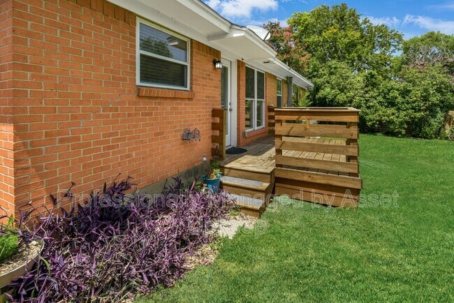 Building Photo - 1223 Dumont Dr