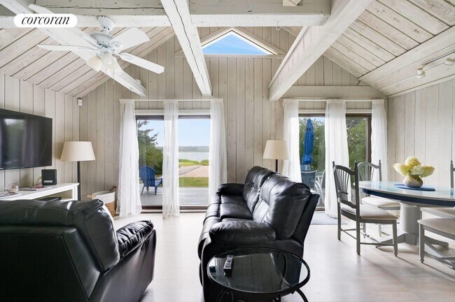 Building Photo - 237 Noyack Rd