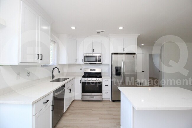 Building Photo - 4148 N 15th Ave