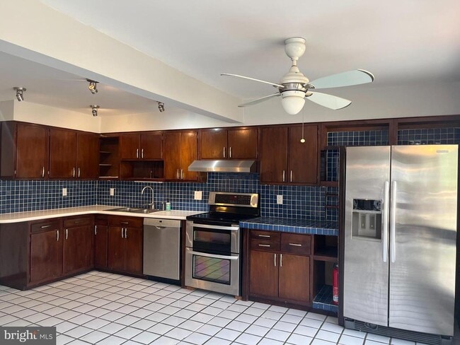 Building Photo - 6822 Sorrel St