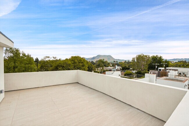 Building Photo - 5022 Cahuenga Blvd