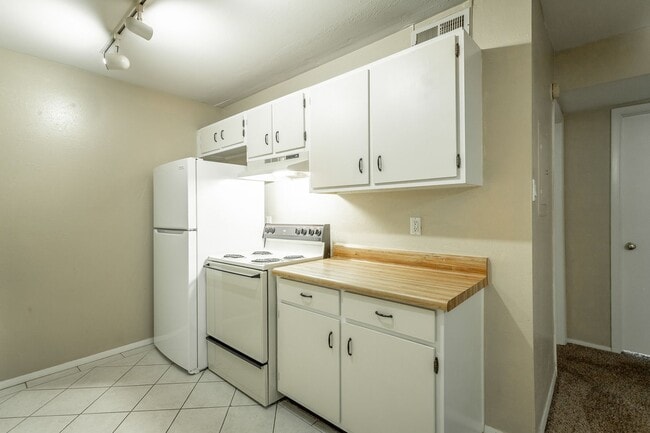 Building Photo - 1 bedroom 1 bath in Signal View