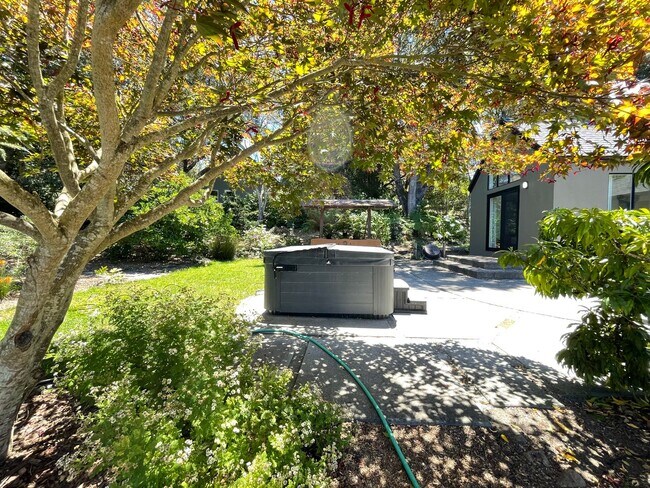 Building Photo - Minutes From Town,  Idyllic Sebastopol Oas...