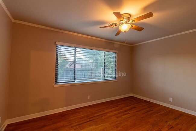 Building Photo - 1056 Cameron Way