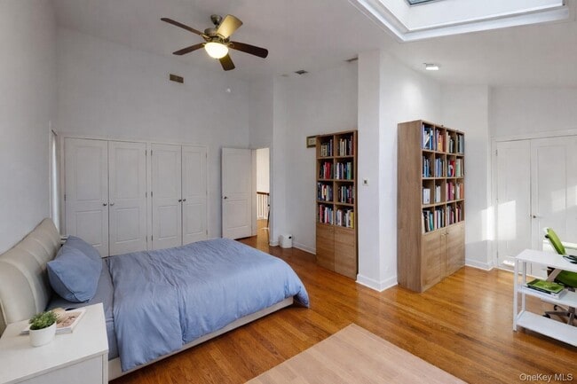 Building Photo - 45-44 Browvale Ln