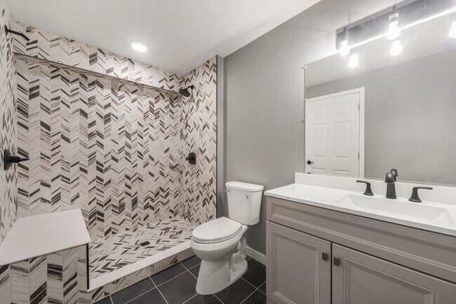 Building Photo - ***WINTER SPECIAL $2695.00 a Month *** 5 b...