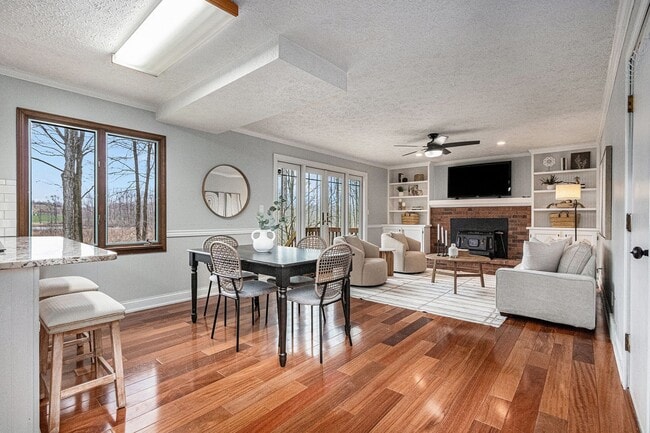 Building Photo - Pet-Friendly 4 Bed, 2.5 Bath Home with Lak...