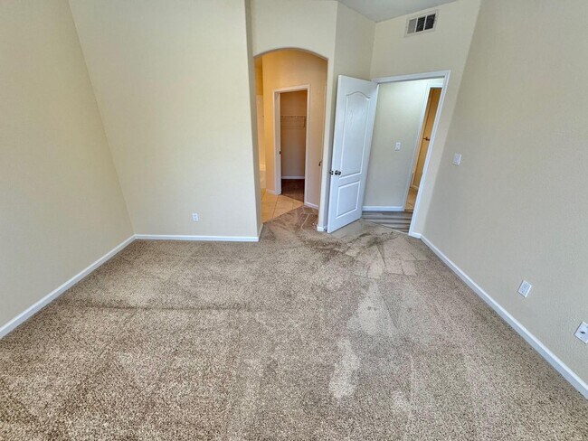 Building Photo - ABSOLUTELY STUNNING 2 BEDROOM, 2 BATHROOM CONDO LOCATED IN THE GATED COMMUNITY OF PACIFIC CREST I...