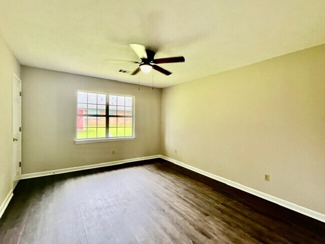 Building Photo - Pebblecreek Dr #6 &amp; 8