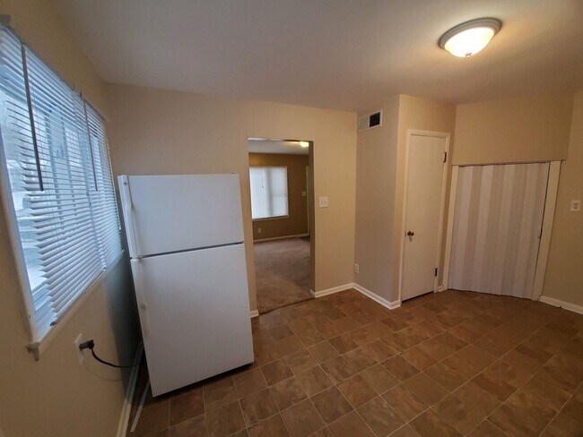 Building Photo - 2 Bedroom Home on South Union!