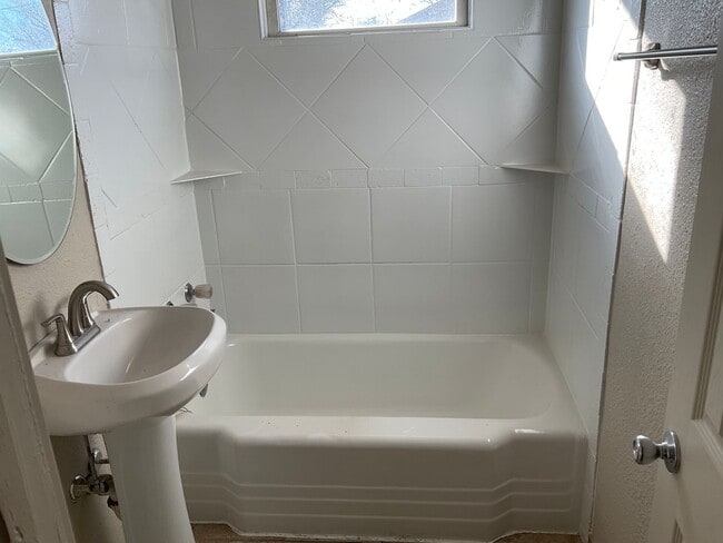 Building Photo - 2328 SW 30th St