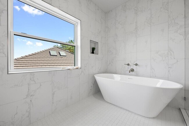 Building Photo - 13 Autumn Oaks Dr