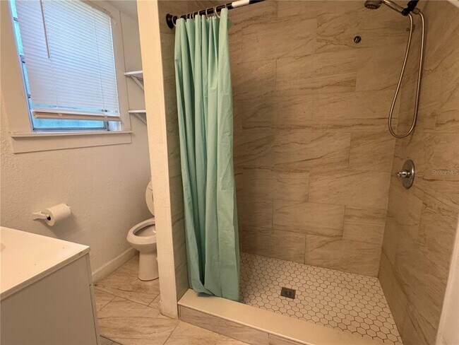 Building Photo - 1022 E 14th Ave