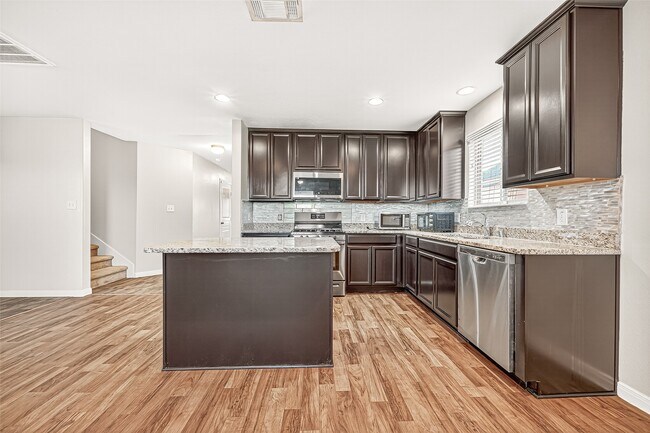 Building Photo - 2030 Stonework Ln