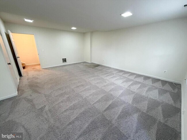 Building Photo - 10740 Brice Ct