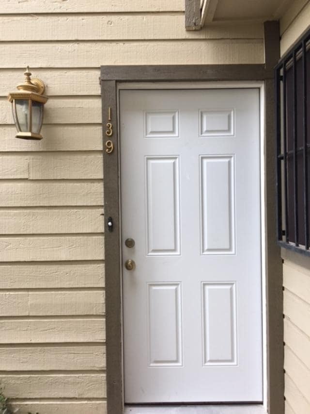 Building Photo - 200 Martingale