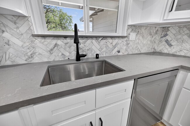 Building Photo - 4535 Lobos Ave