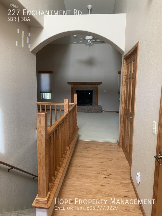 Building Photo - 227 Enchantment Rd