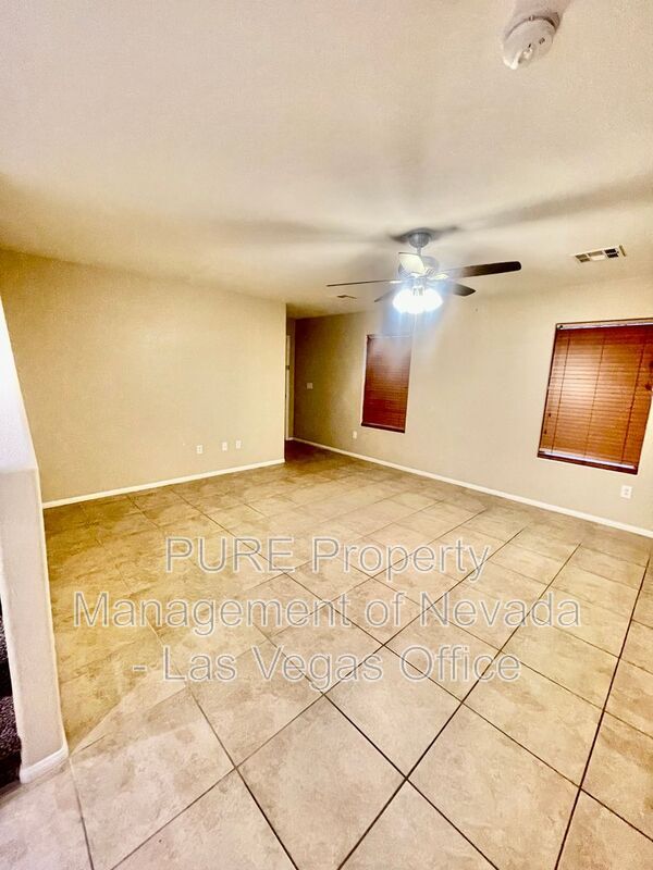 Building Photo - 3528 Laguna Veneta Ave