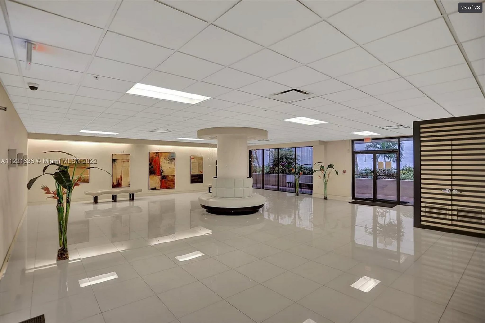 Main Lobby - 1621 Collins Ave