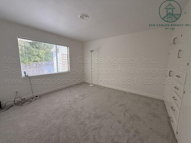Building Photo - Recently Updated Three Bedroom Upper Hatton Fields Home