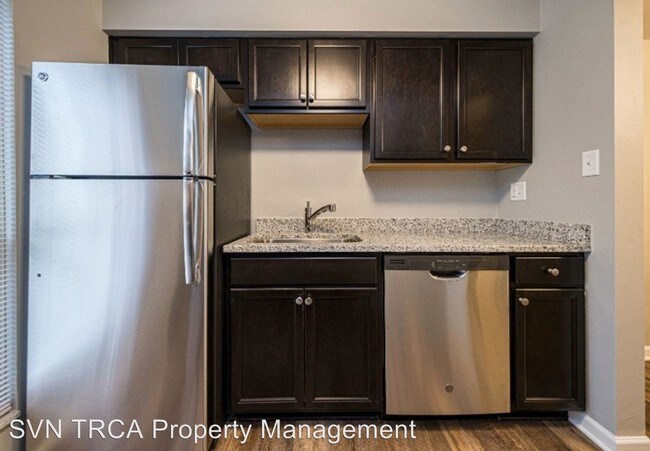 Building Photo - 604 Carriage Hill
