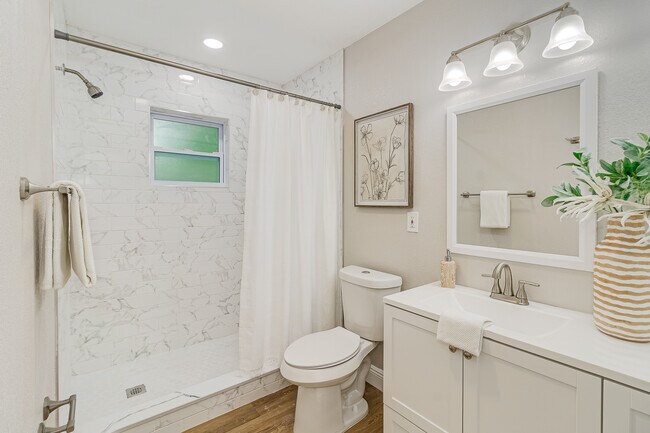 Building Photo - 516 Mabel Ave