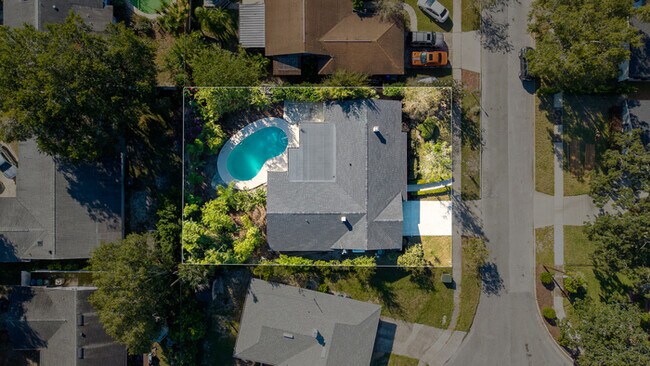 Building Photo - Newly Renovated Pool Home