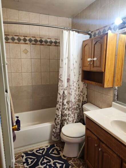 Building Photo - 1362 Cove Dr