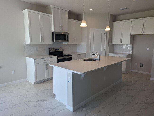 Building Photo - 10579 SW Vasari Way