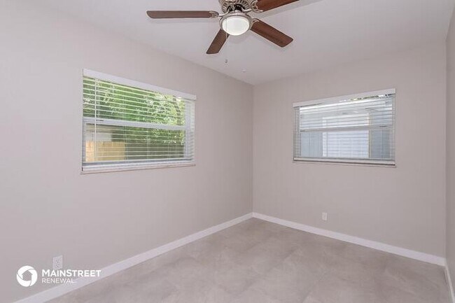 Building Photo - 1008 E Linebaugh Ave.