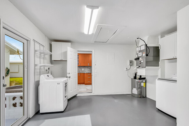 Building Photo - 2098 SW 13th Way