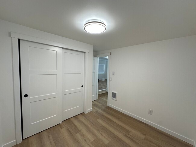 Building Photo - 1747 NE 147th St