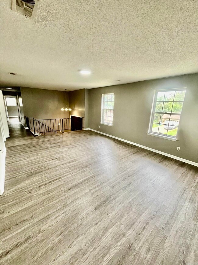 Building Photo - 318 Alamo Dr