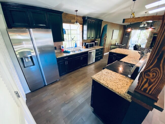 Building Photo - 3401 E Debazan Ave