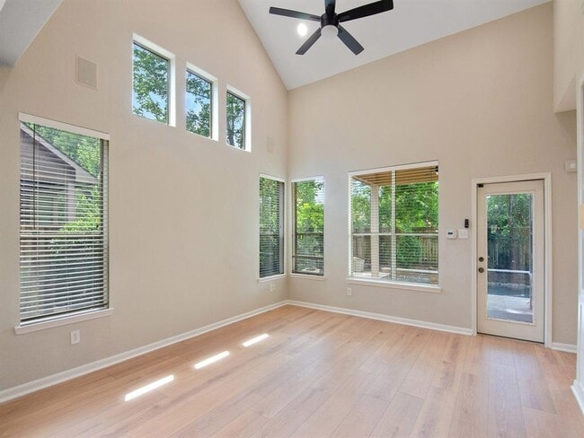 Building Photo - 54 Douvaine Ct