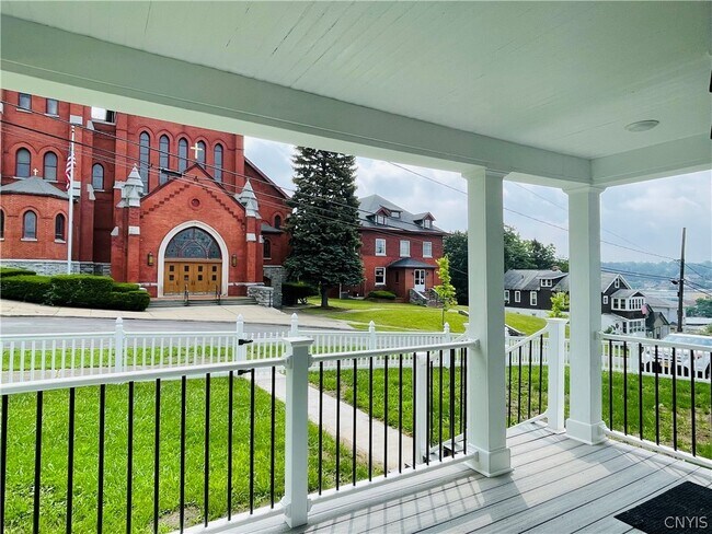 Building Photo - 1222 Hawley Ave