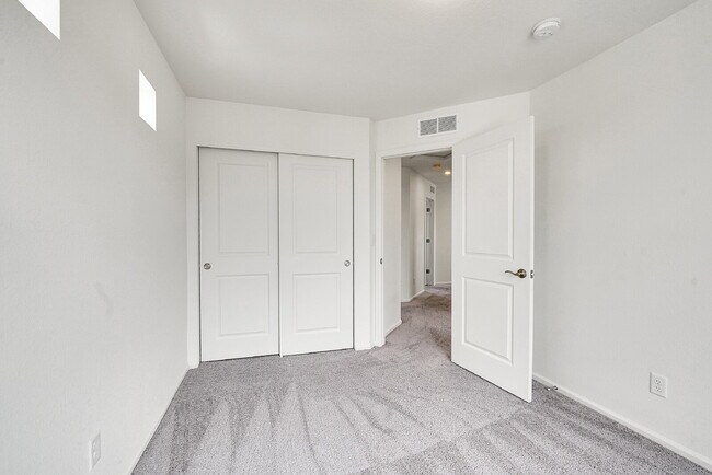 Building Photo - $2,795.00 - 3 Bedrooms, 2.5 Bathrooms, Sin...