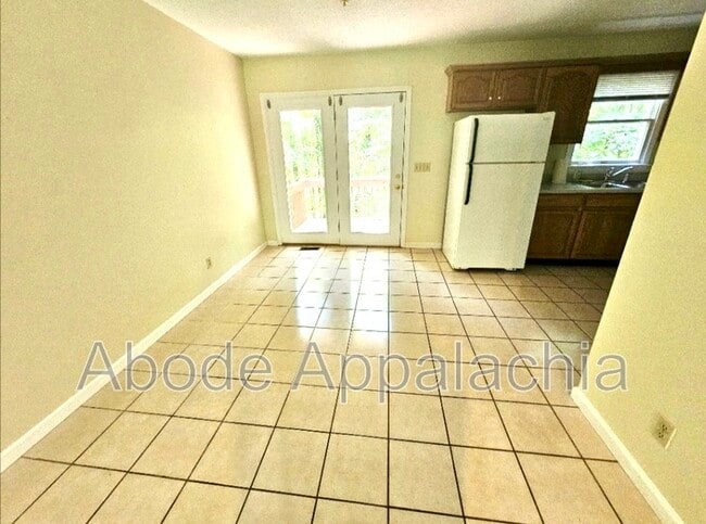 Building Photo - 269 Peach Orchard Dr