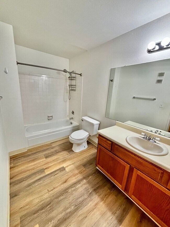 Building Photo - Spacious Green Mountain One Bedroom w/Pool...