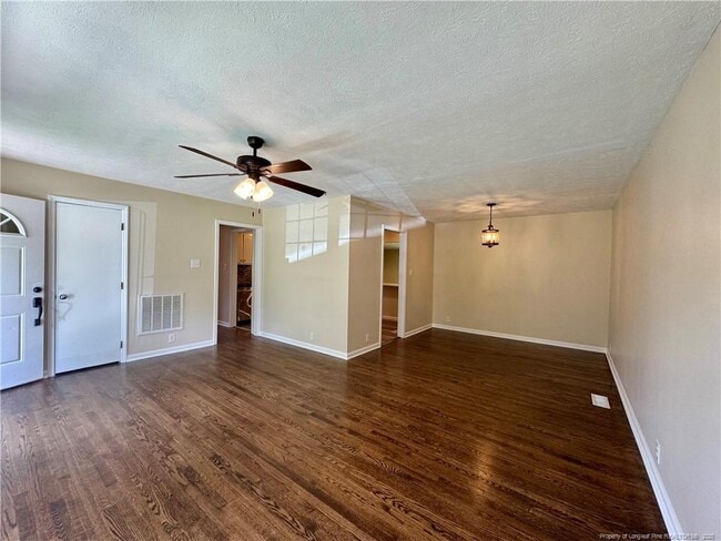 Building Photo - 431 Waterbury Dr